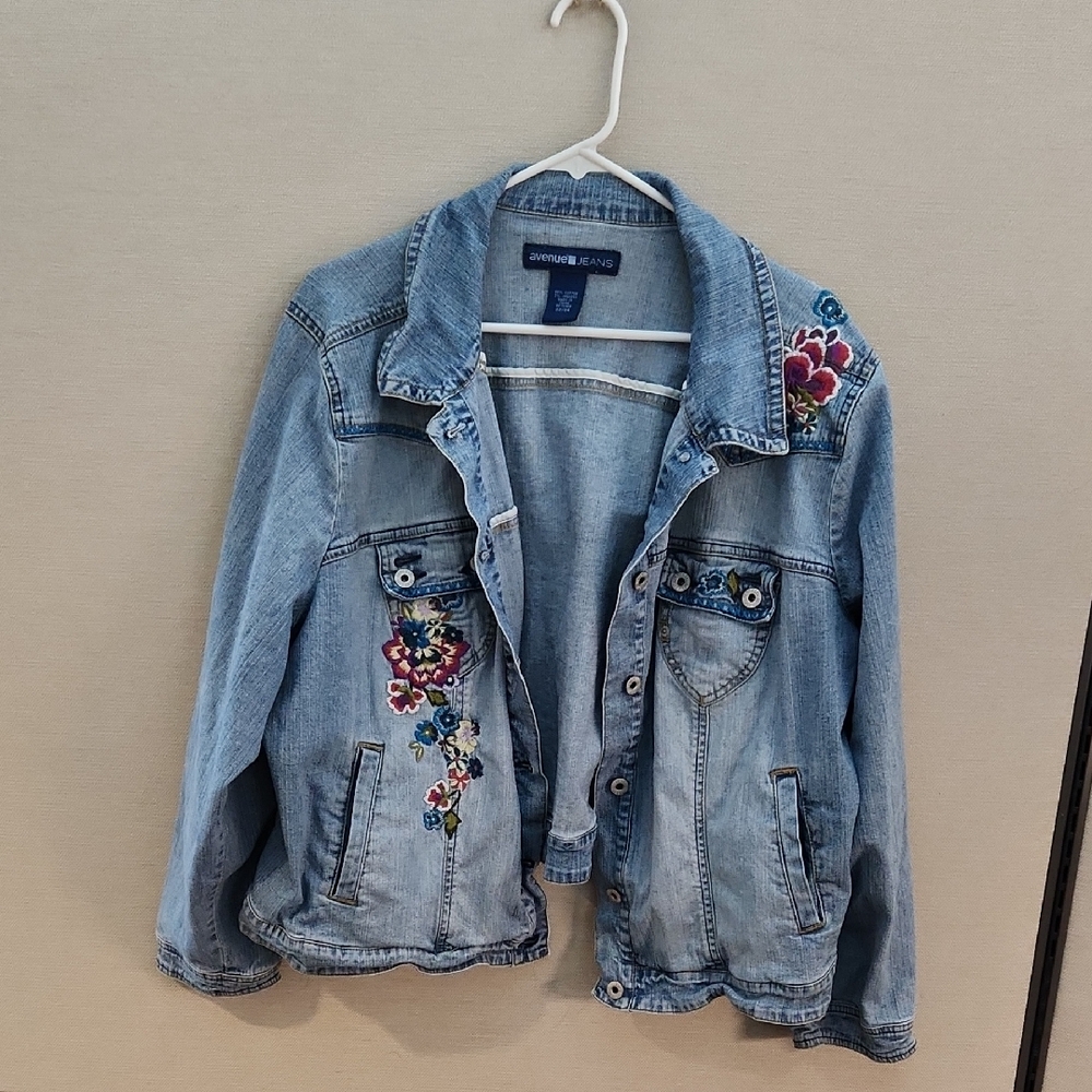 Avenue Embroidered Jean Jacket Size 22/24